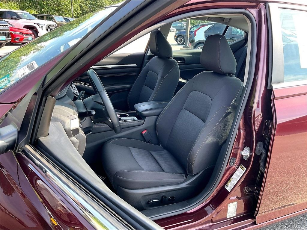 Used 2023 Garnet Pearl Metallic Nissan 2.5 SV image 9