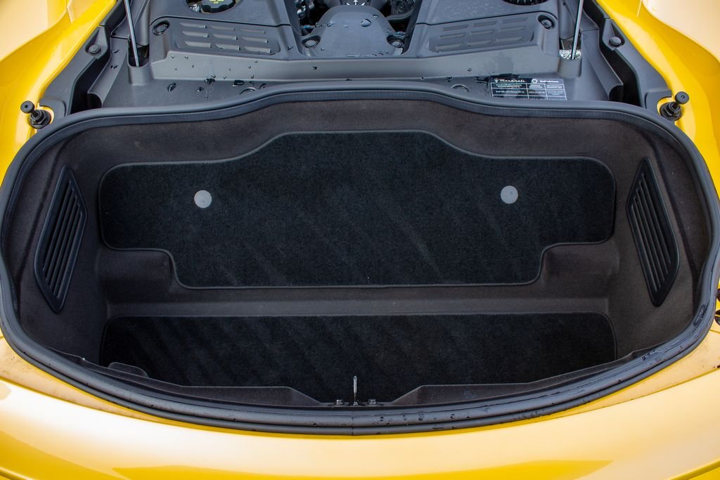 Used 2022 Yellow Maserati Base image 21