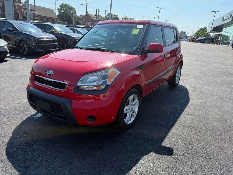 Used 2011 Red Kia Plus image 3
