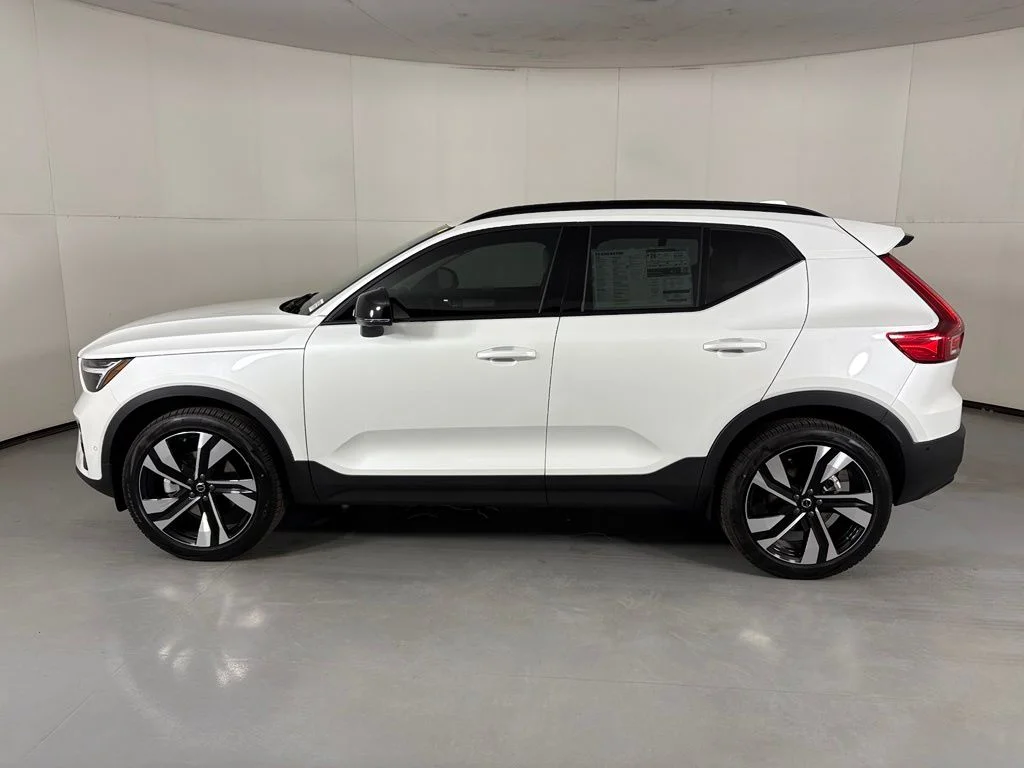New 2026 Crystal White Volvo Plus image 5