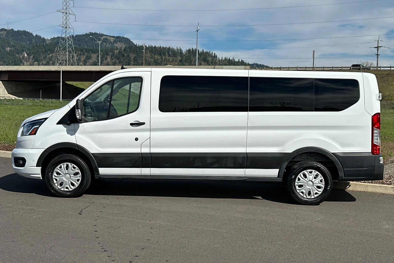 2023 Ford Transit Passenger Van XLT - Photo 6