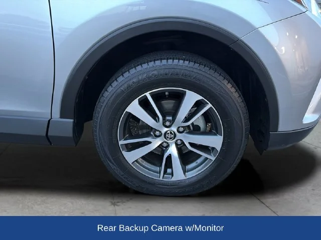 Used 2018 Silver Toyota XLE image 28