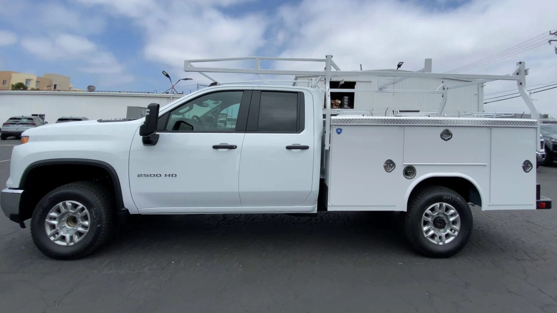 New 2026 Summit White Chevrolet WT image 6
