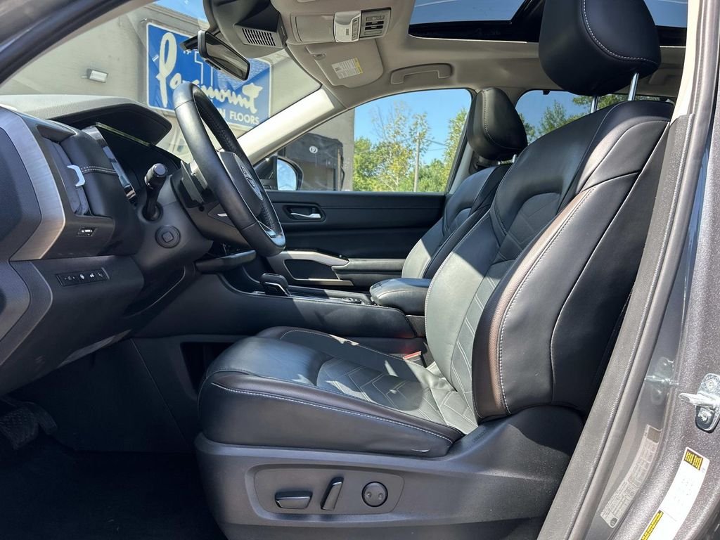 Used 2023 Gray Nissan Platinum image 16