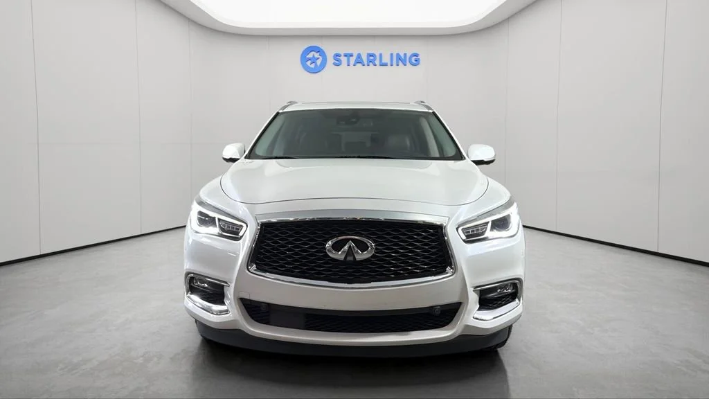 Used 2019 White INFINITI LUXE image 16