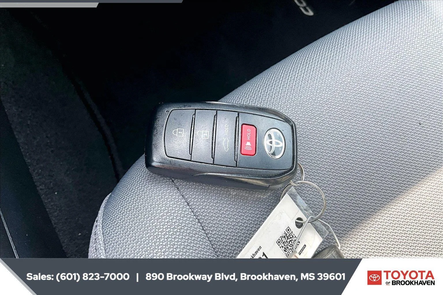 Used 2025 Ice Cap Toyota SE image 9