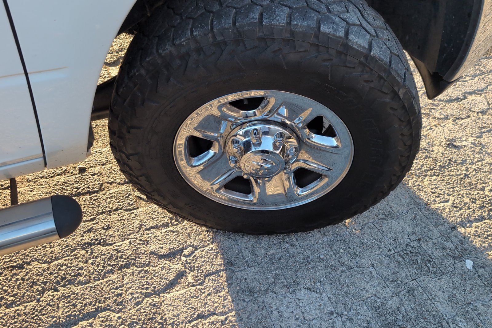 Used 2018 White Ram SLT image 4