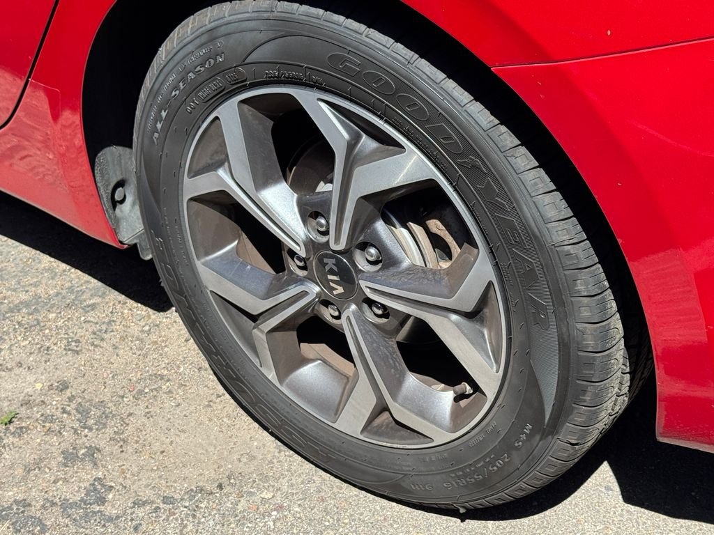 Used 2019 Red Kia LXS image 5