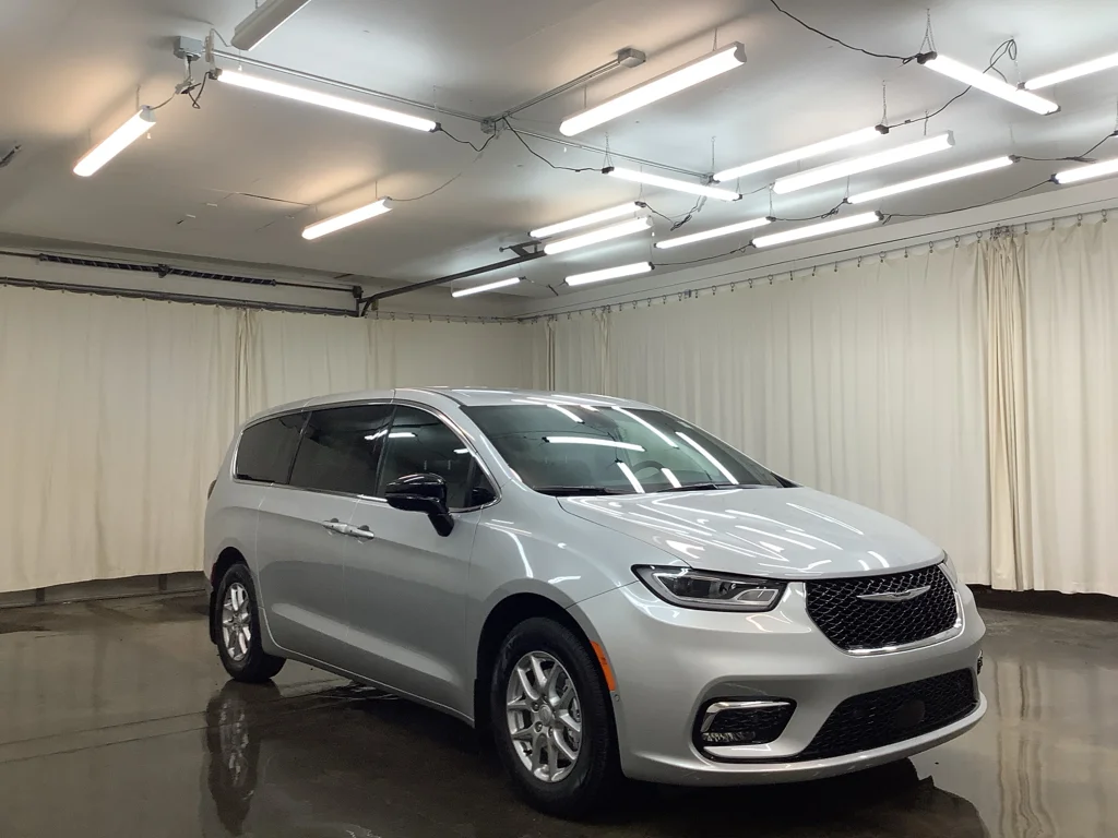 New 2026 Silver Mist Clear-Coat Exterior Paint Chrysler  image 4