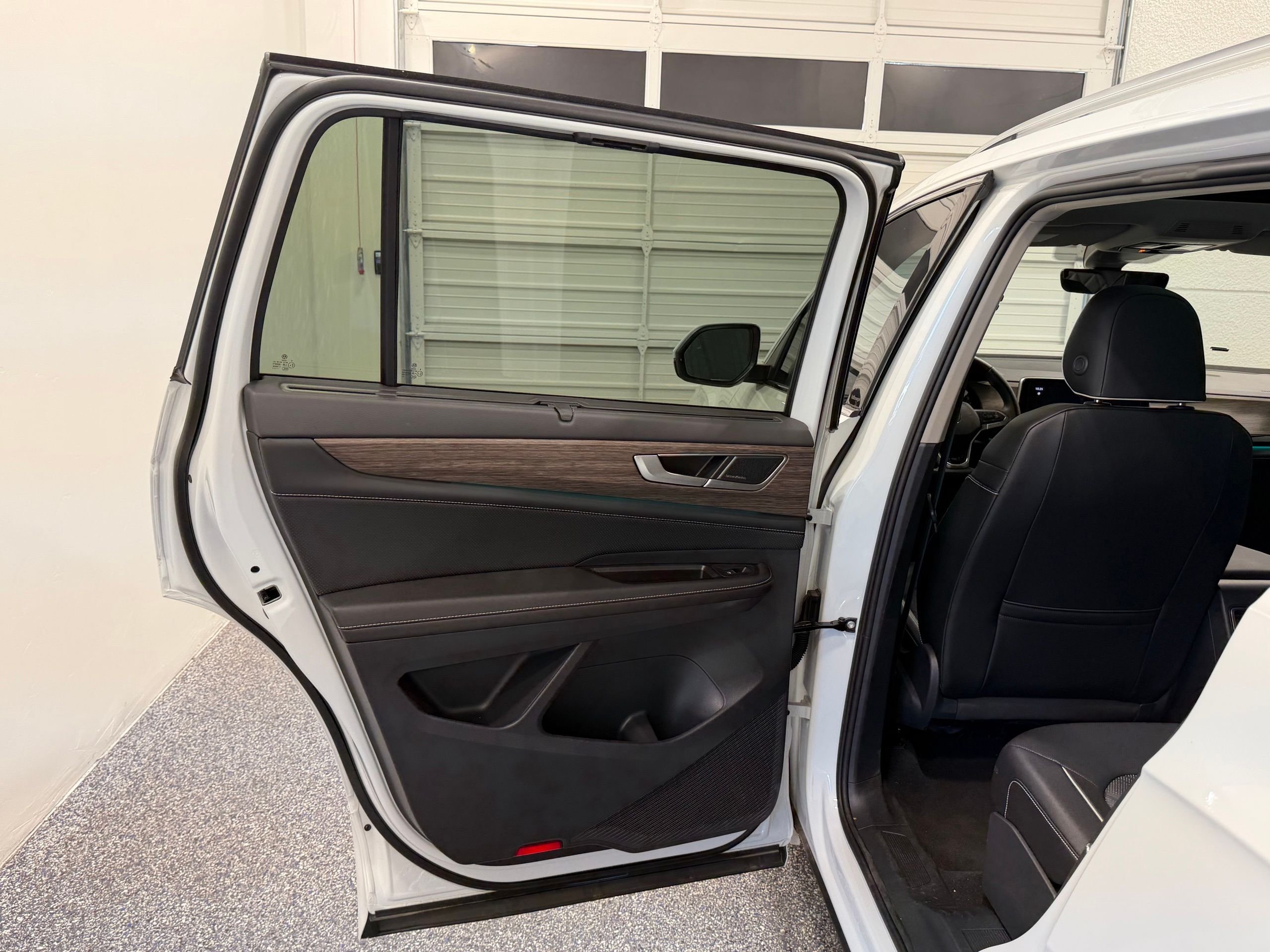 2025 Volkswagen Atlas SEL Premium R-Line - Photo 21