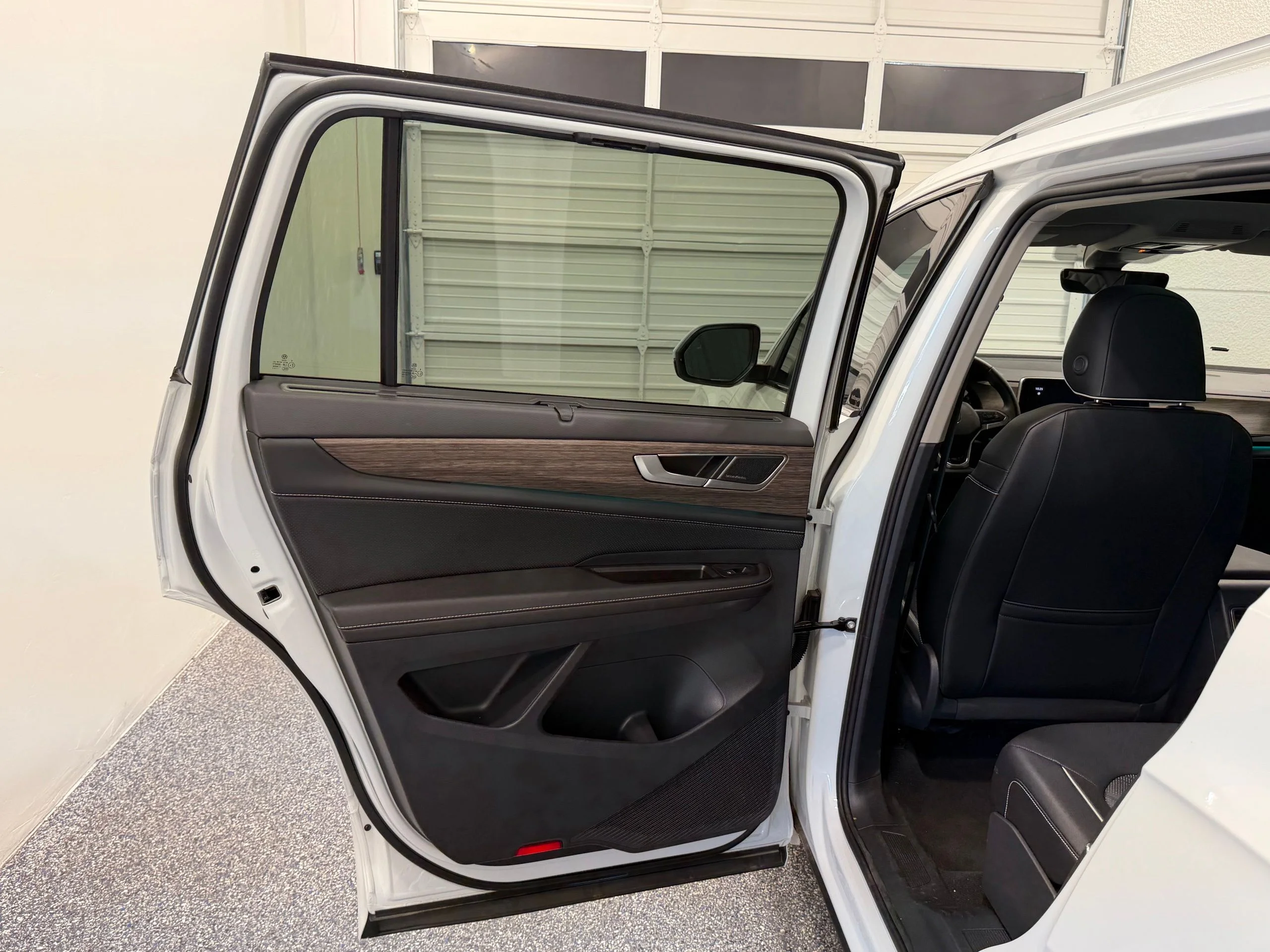 2025 Volkswagen Atlas SEL Premium R-Line - Photo 21