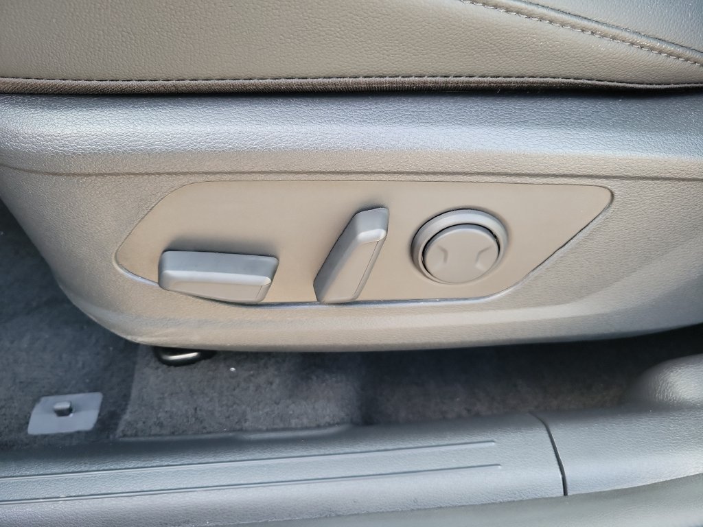 New 2027 Snow White Pearl Kia EX image 25