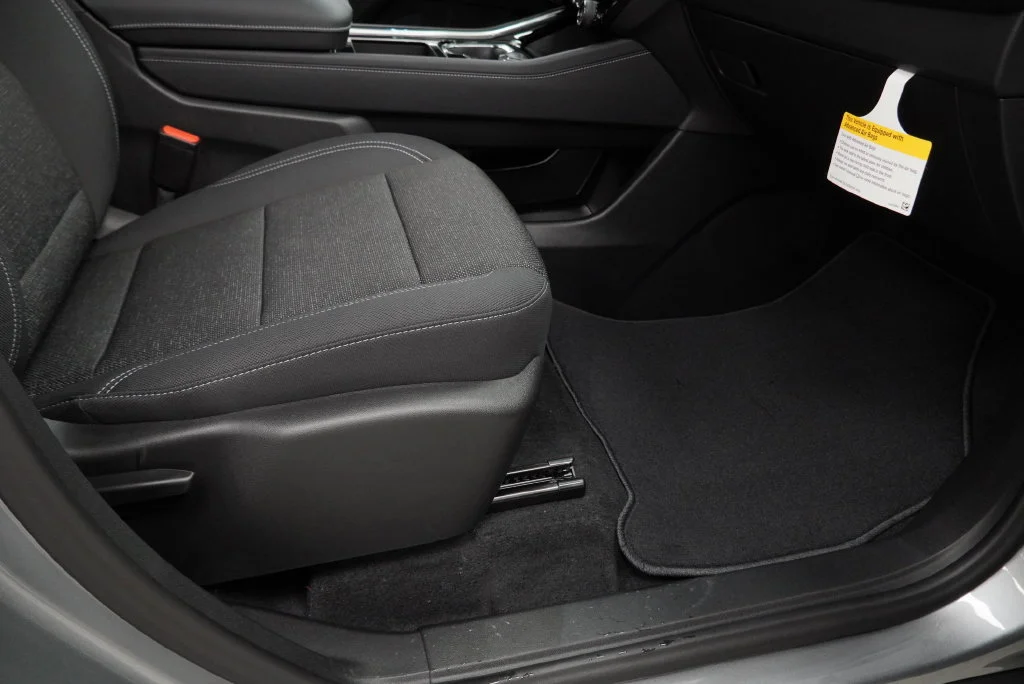New 2027 Sterling Gray Metallic Chevrolet LT image 30