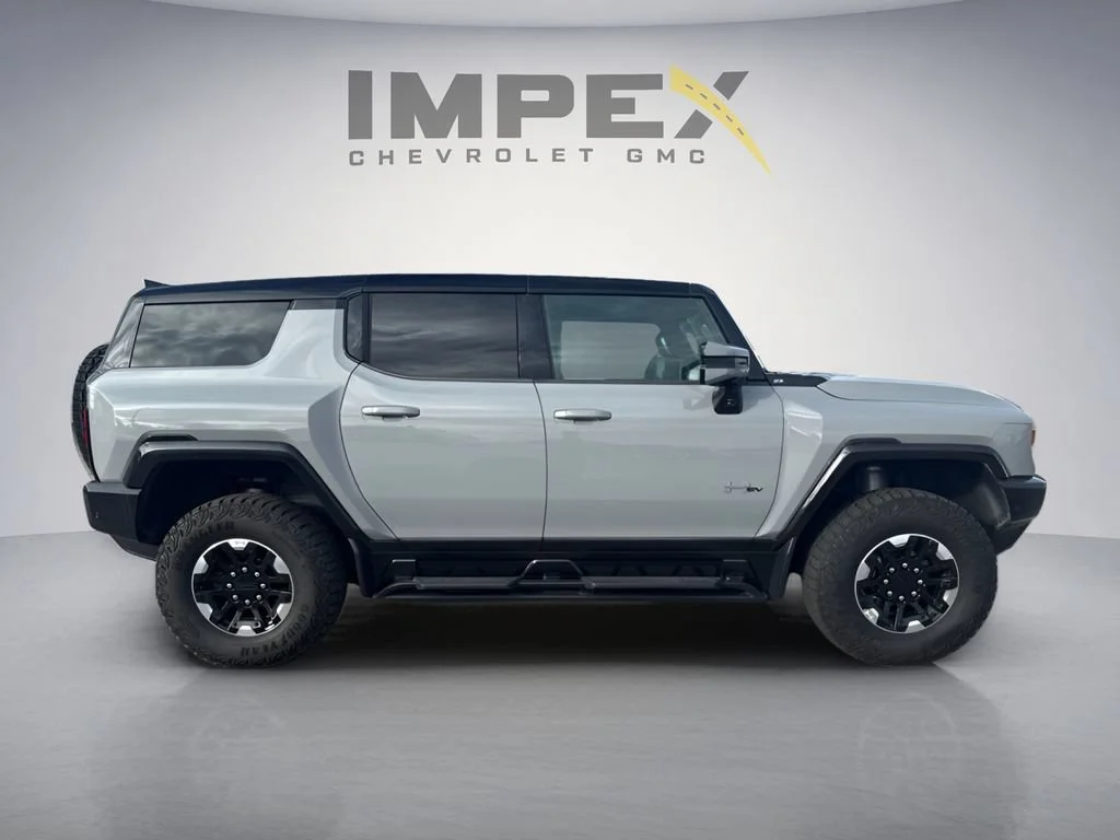 Used 2024 Meteorite Metallic (Grey) GMC 2X image 6