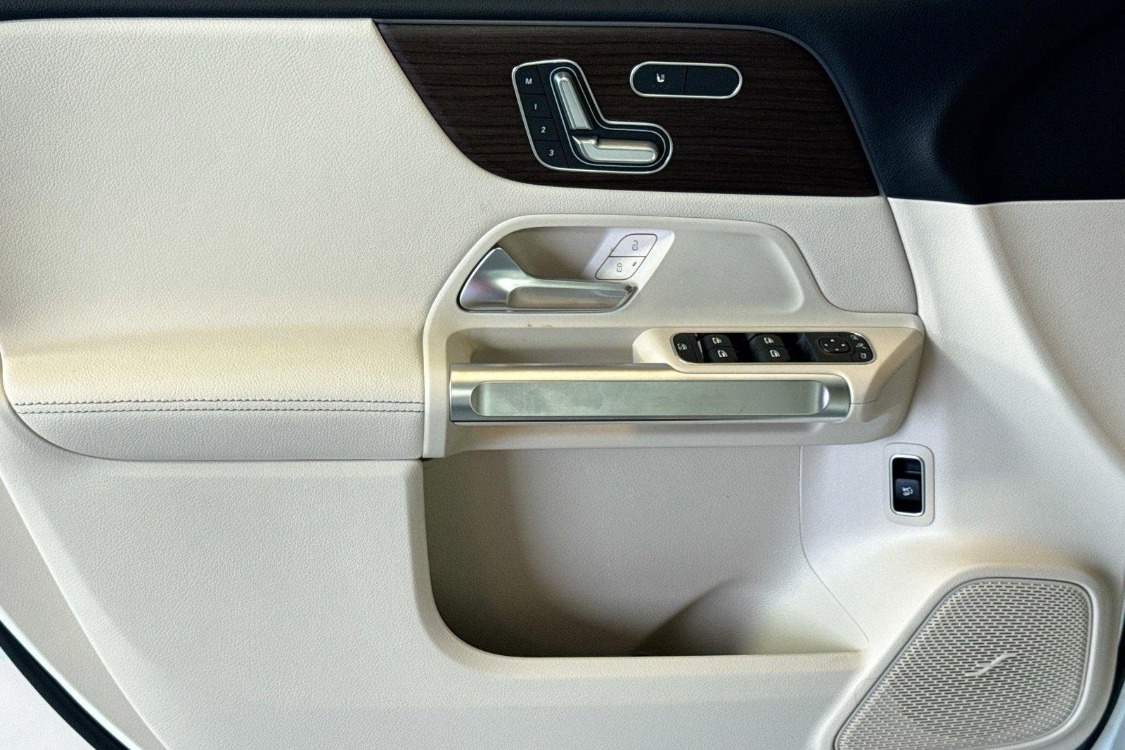 New 2026 Polar White Mercedes-Benz GLB 250 image 16