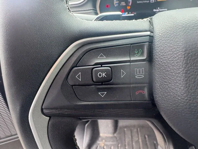 Used 2023 Red Jeep Laredo image 19