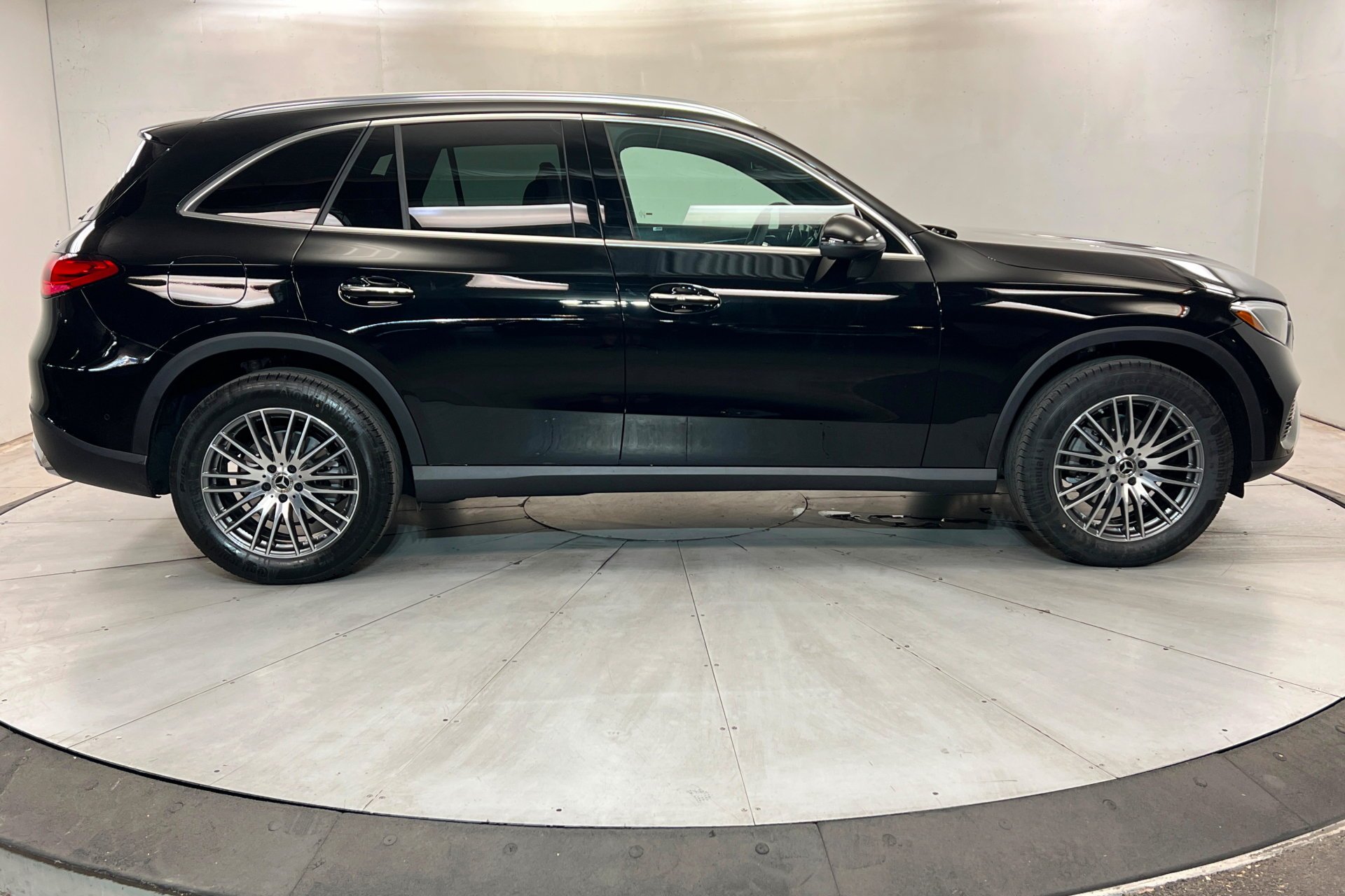 New 2026 Black Mercedes-Benz GLC 300 image 7