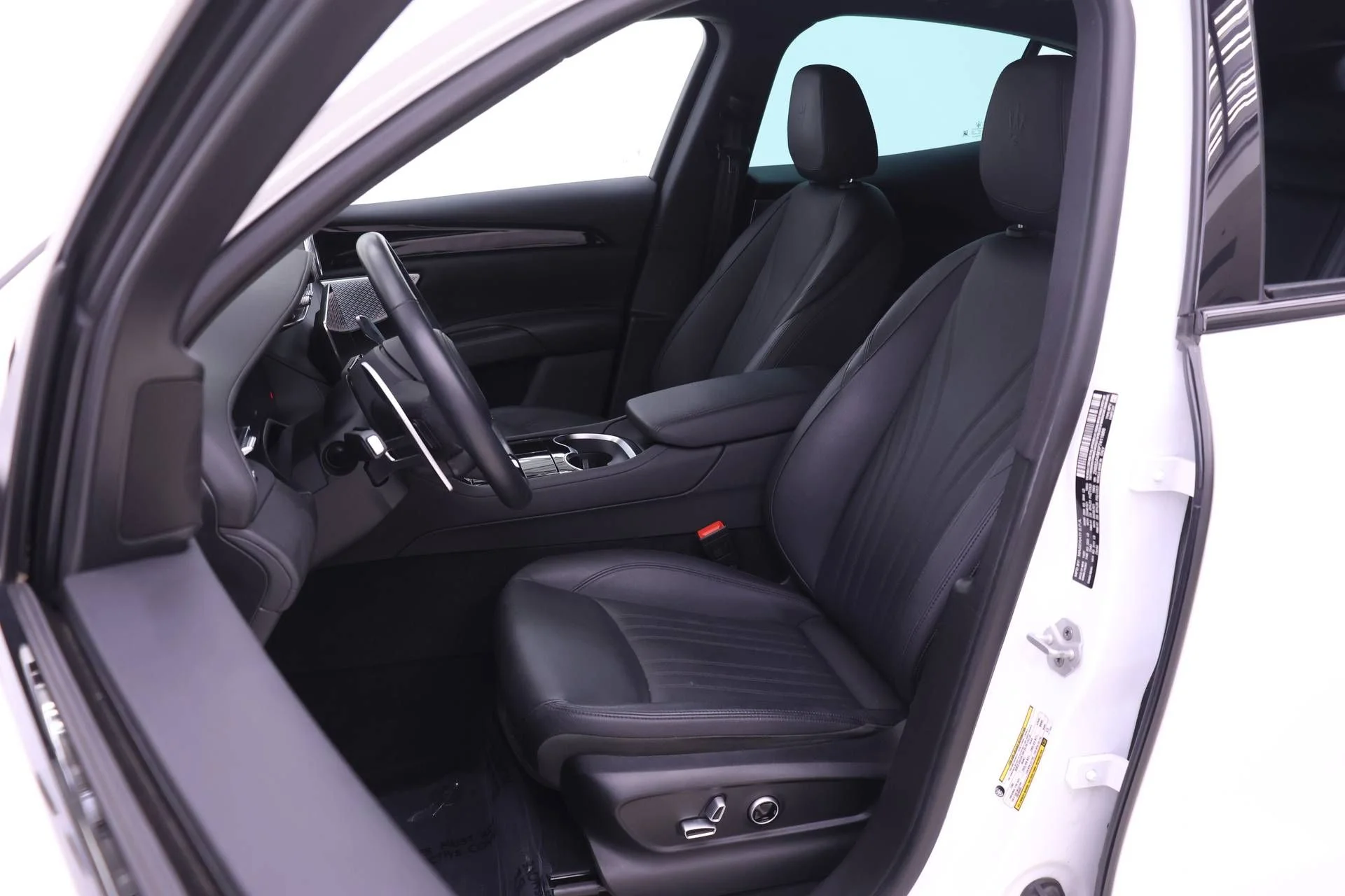 Used 2023 White Maserati Modena image 7