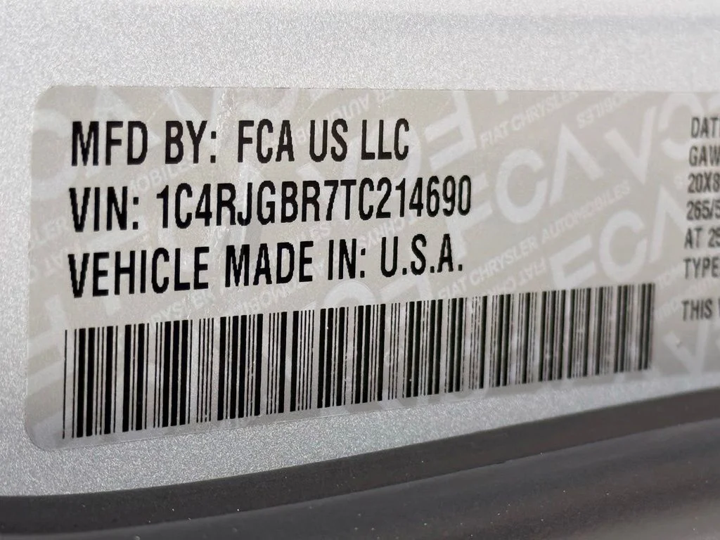 New 2026 Silver Zynith Exterior Paint Jeep Limited image 36