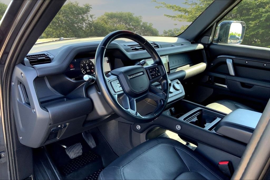 Used 2021 Gray Land Rover X-Dynamic HSE image 17