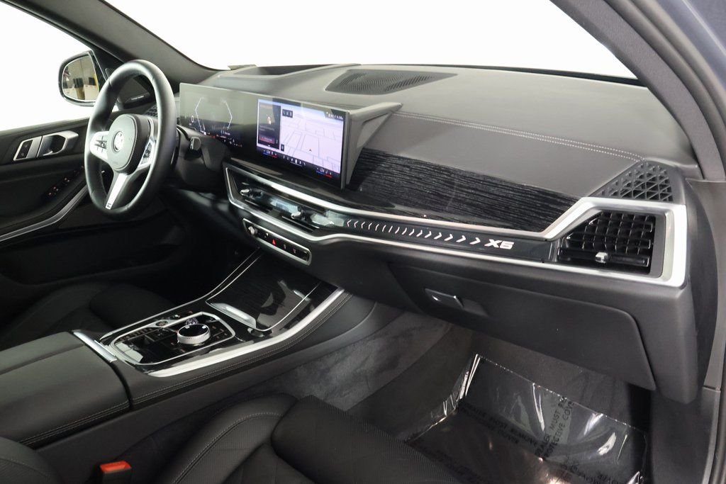 Certified Used 2026 Dravit Grey Metallic BMW xDrive40i image 9