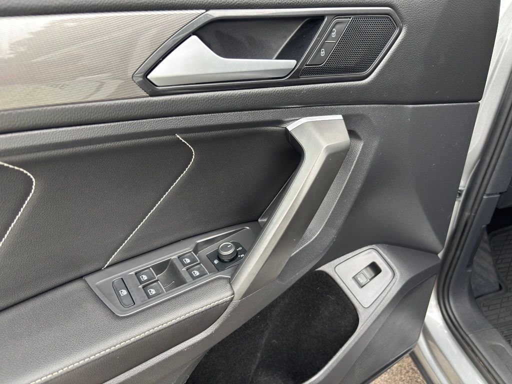Used 2022 Gray Volkswagen 2.0T SE image 23
