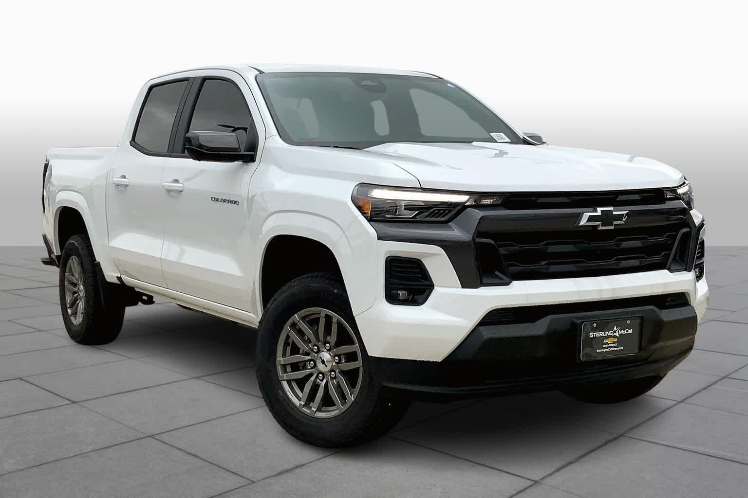 Used 2024 Summit White Chevrolet 2WD LT image 3