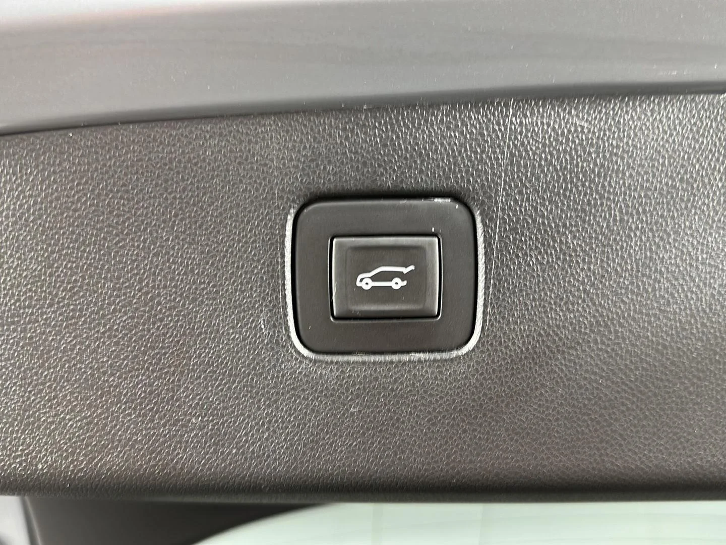 Used 2024 Moonstone Gray Metallic Buick Avenir image 24