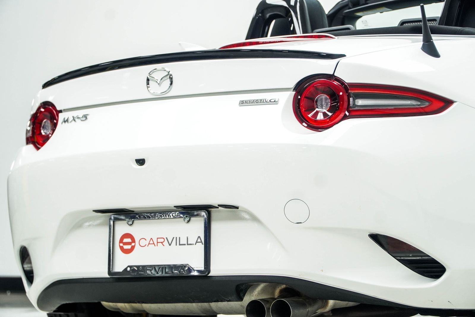 Used 2025 White Mazda Club image 18