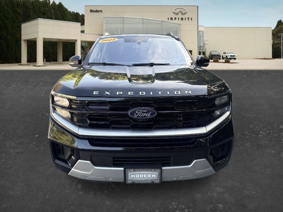 Used 2025 Agate Black Metallic Ford Platinum image 2