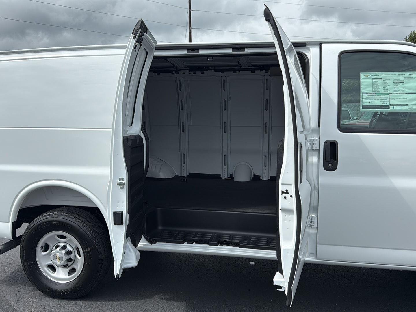2025 Chevrolet Express Cargo Work Van - Photo 10
