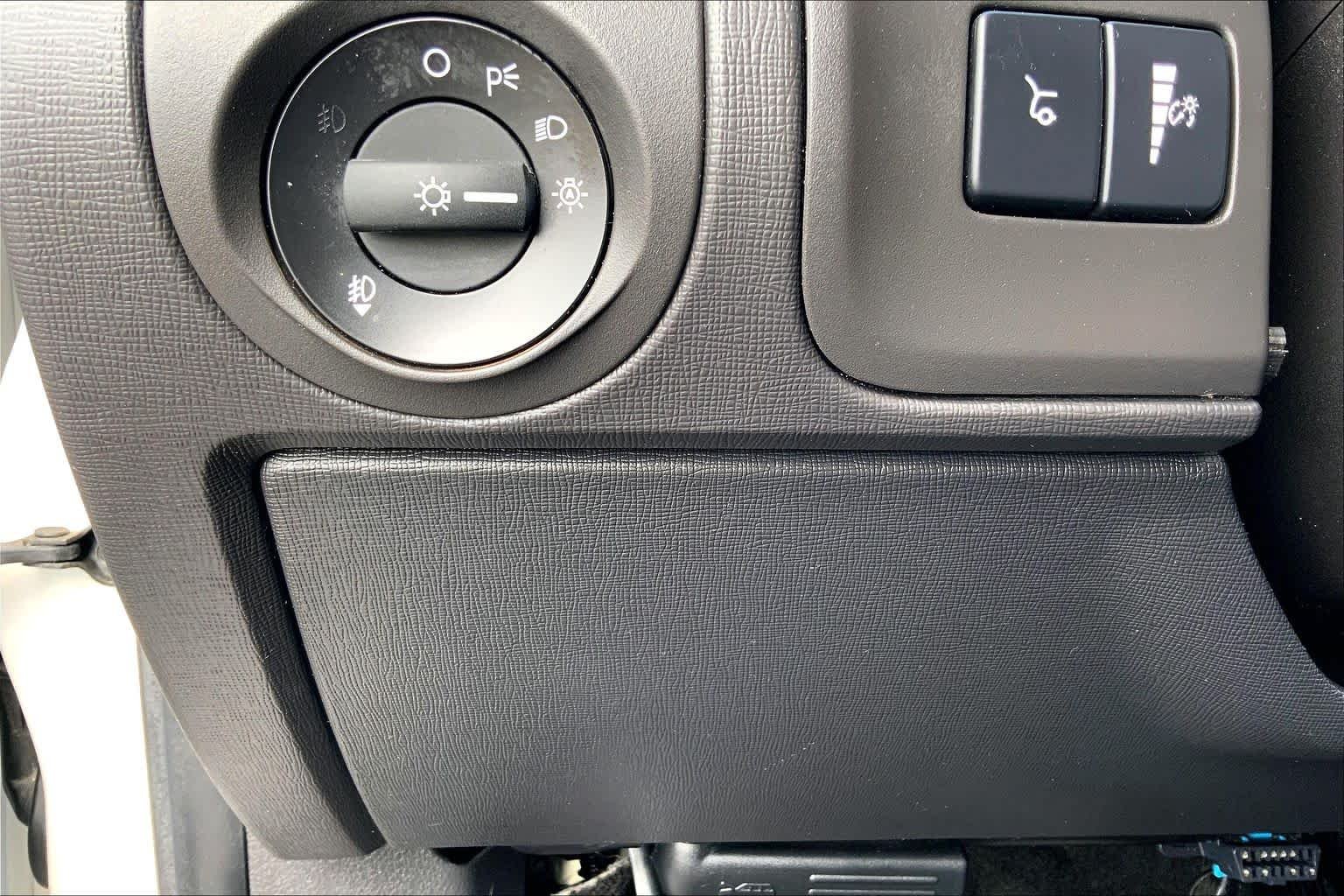 Used 2014 White Platinum Metallic Tri-Coat Ford SEL image 33