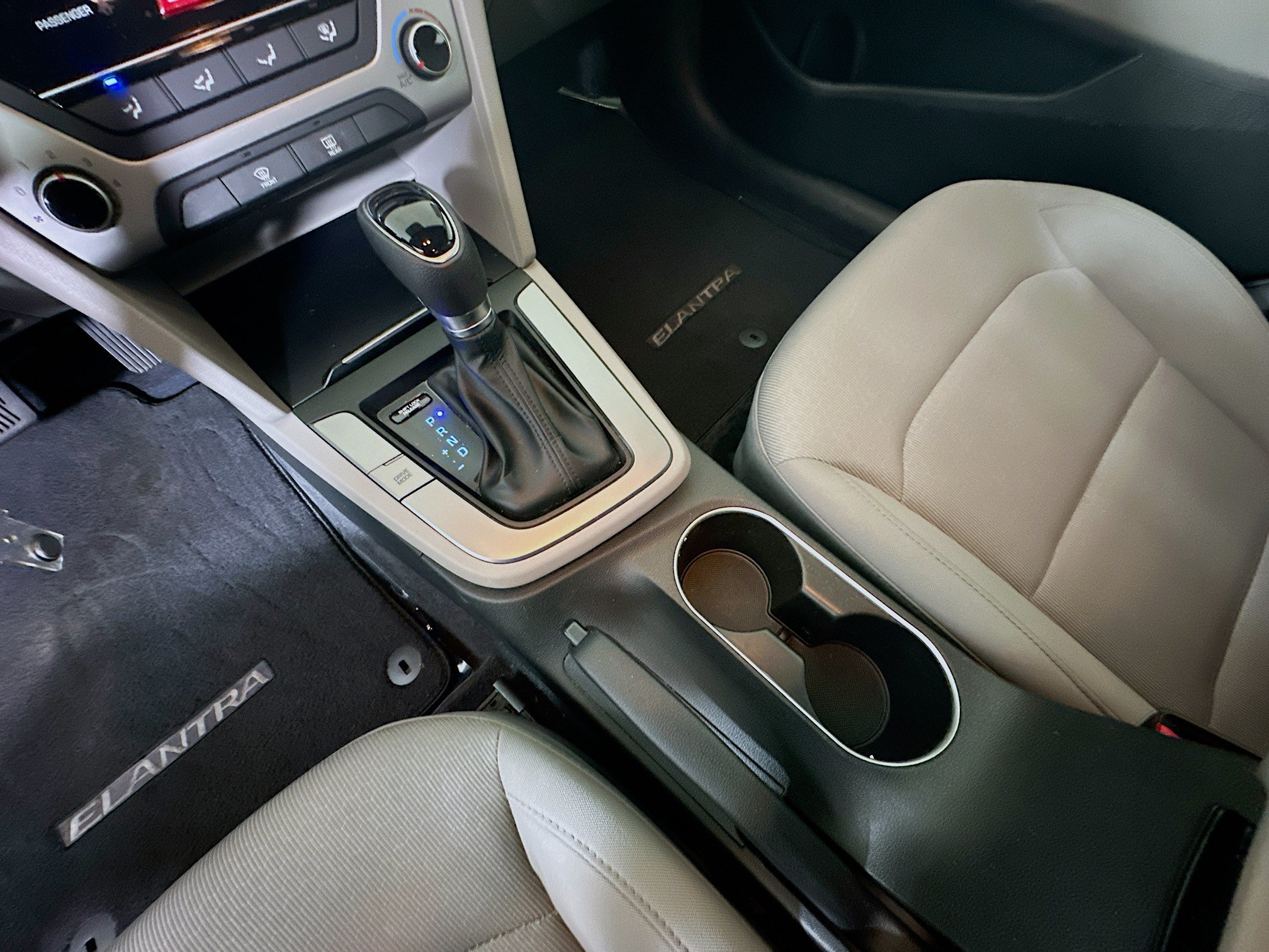 Used 2018 Phantom Black Hyundai SE image 21