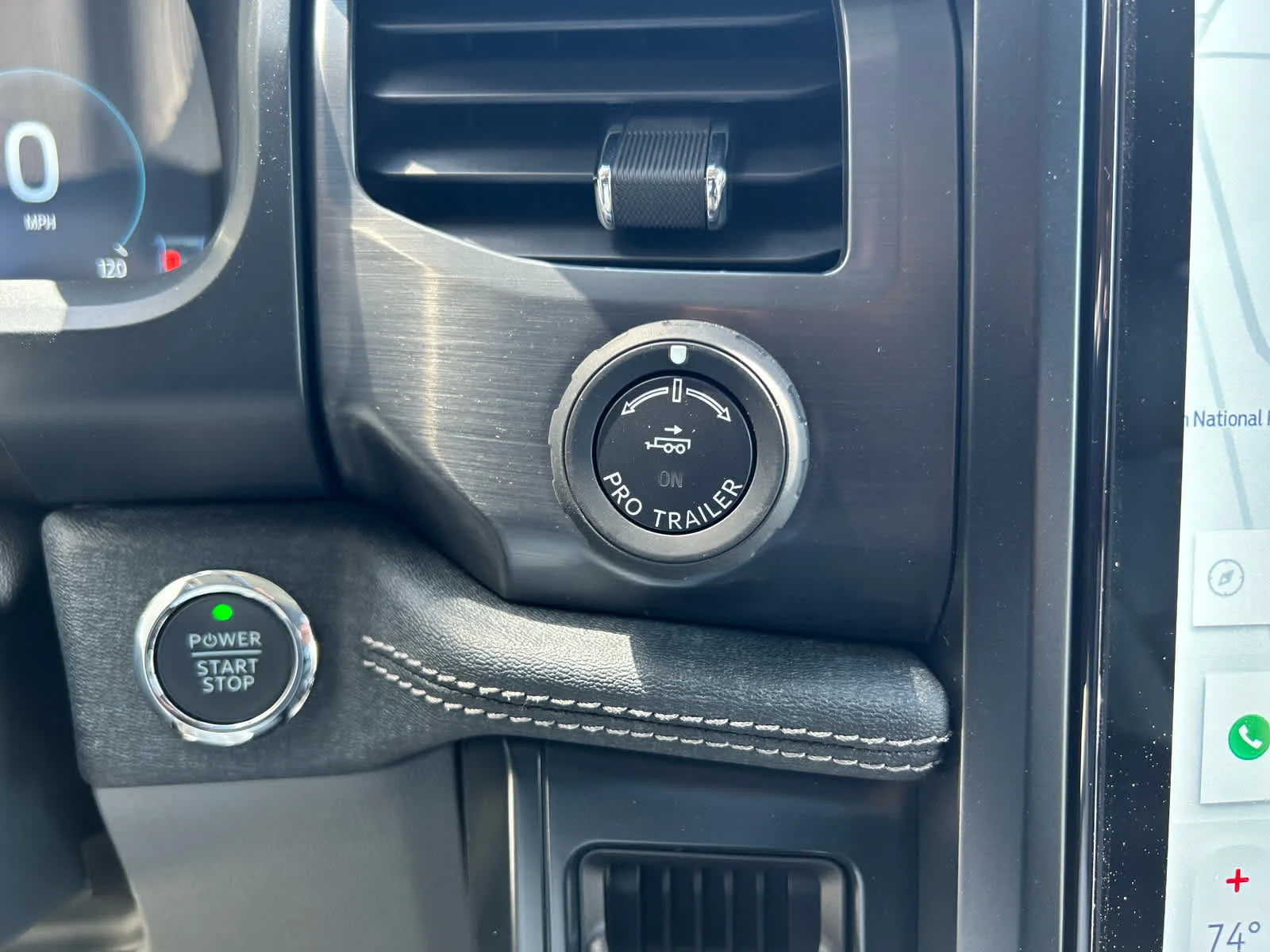 2025 Ford F-150 Lightning Flash - Photo 23