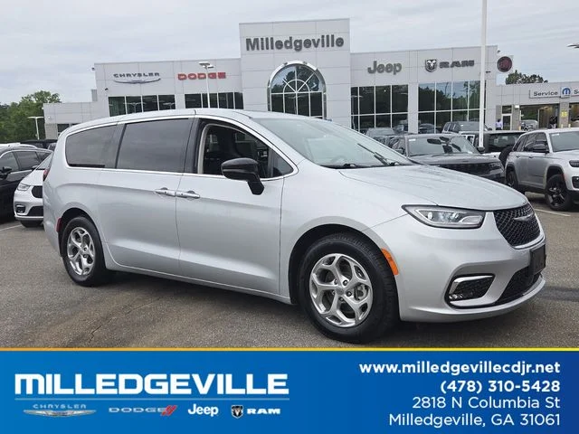 2024 Chrysler Pacifica Limited's photo