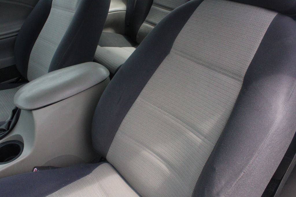 Used 2003 Silver Ford V6 image 3