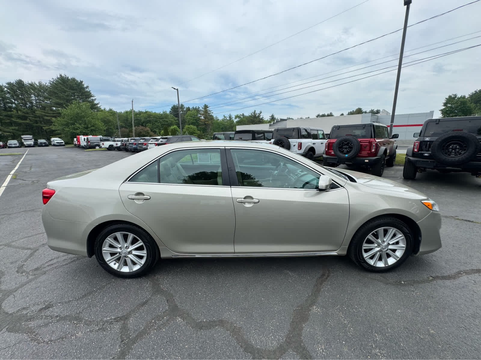 Used 2014 Creme Brulee Mica Toyota XLE image 5