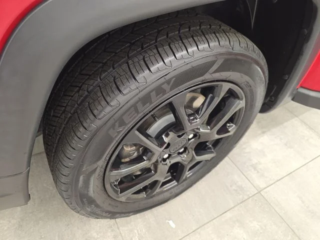 Used 2023 Redline Pearlcoat Jeep Latitude image 36