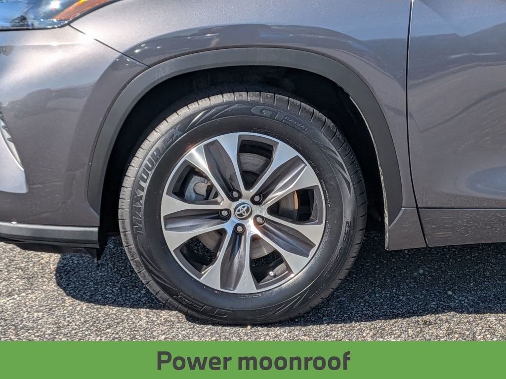 Used 2022 Gray Toyota XLE image 13
