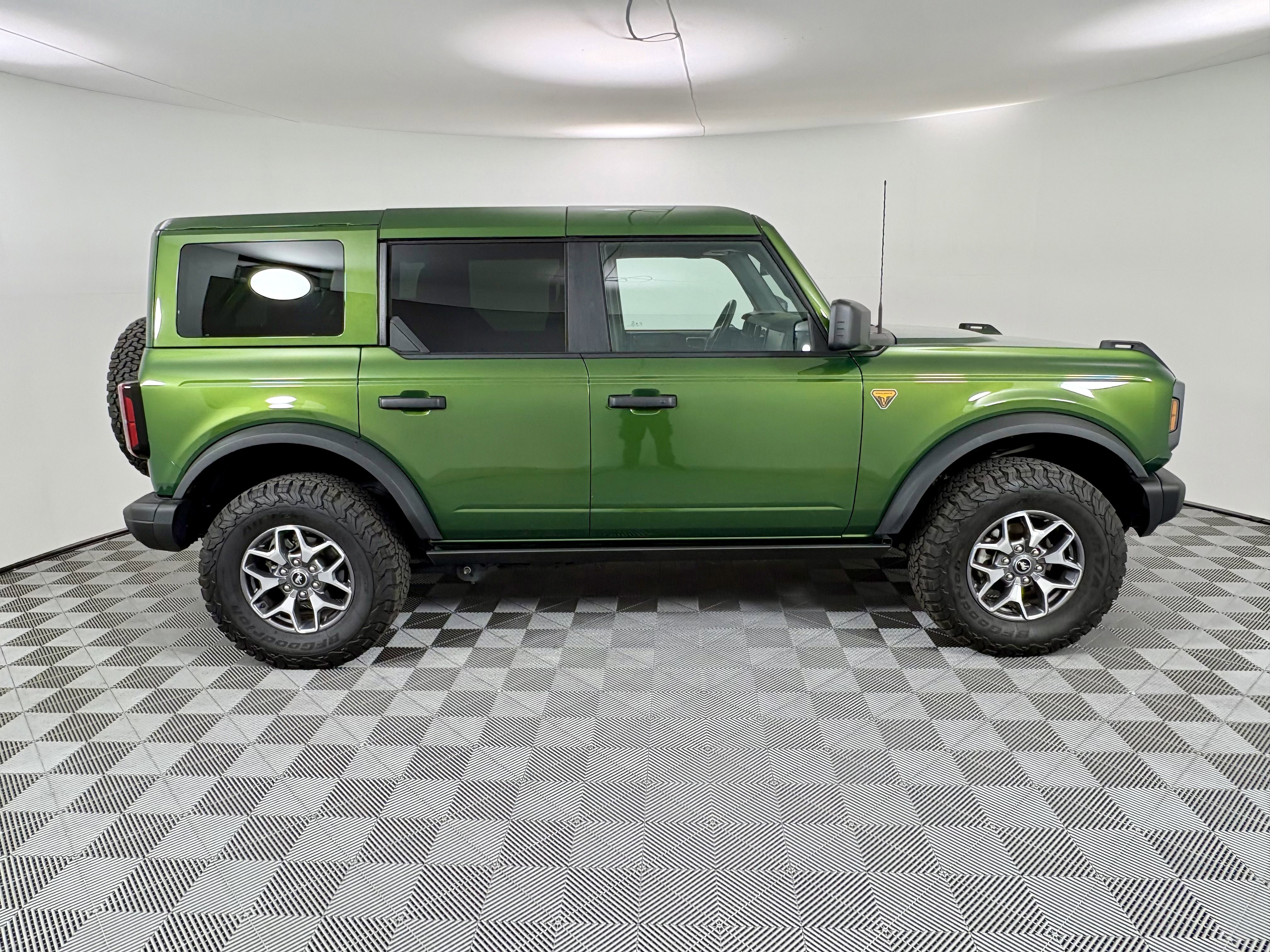 Used 2025 Green Metallic Ford Badlands image 6