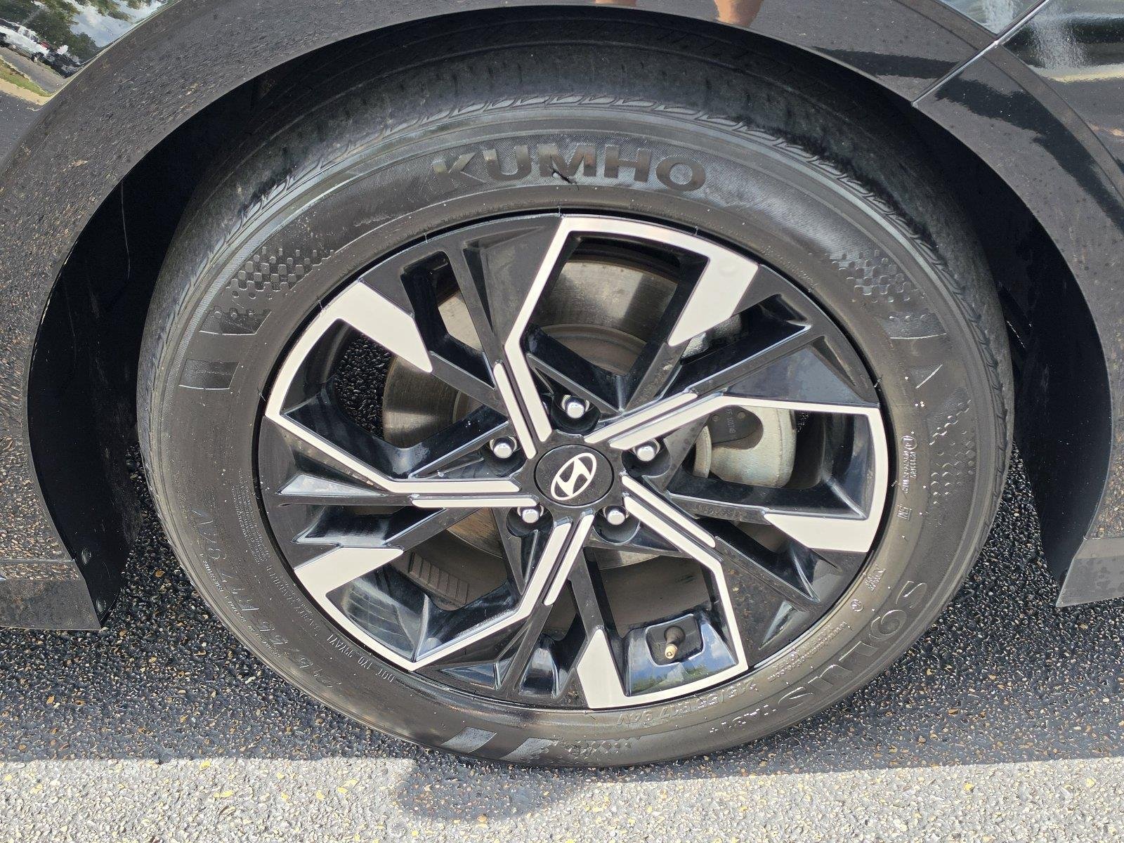 Used 2025 Abyss Black Hyundai SEL image 33