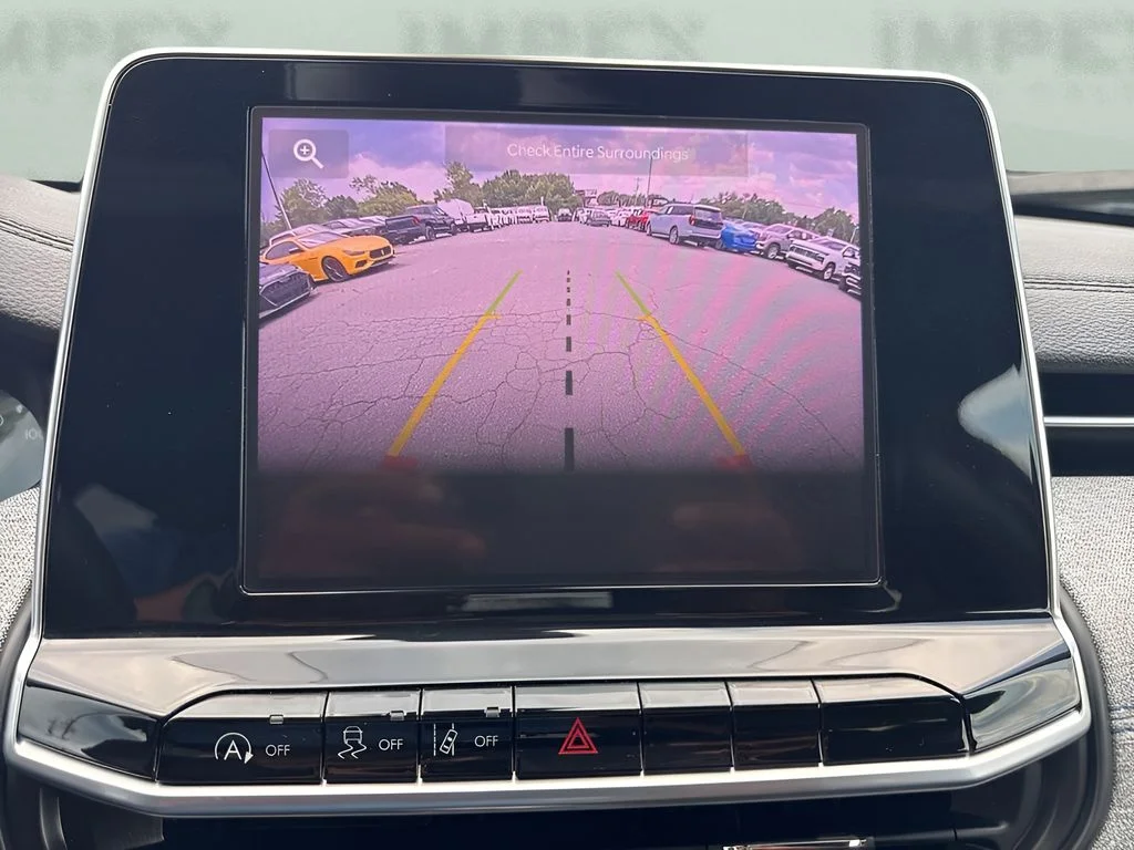Used 2025 Red Jeep Latitude image 18