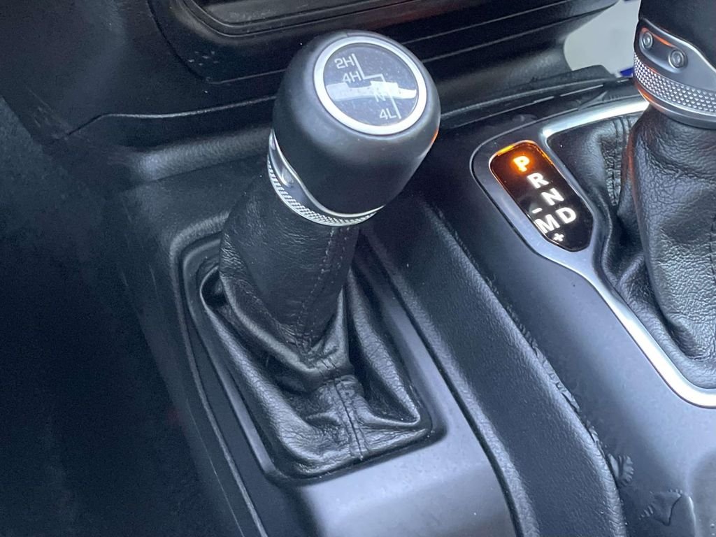 Used 2021 White Jeep Unlimited Sahara Altitude image 29