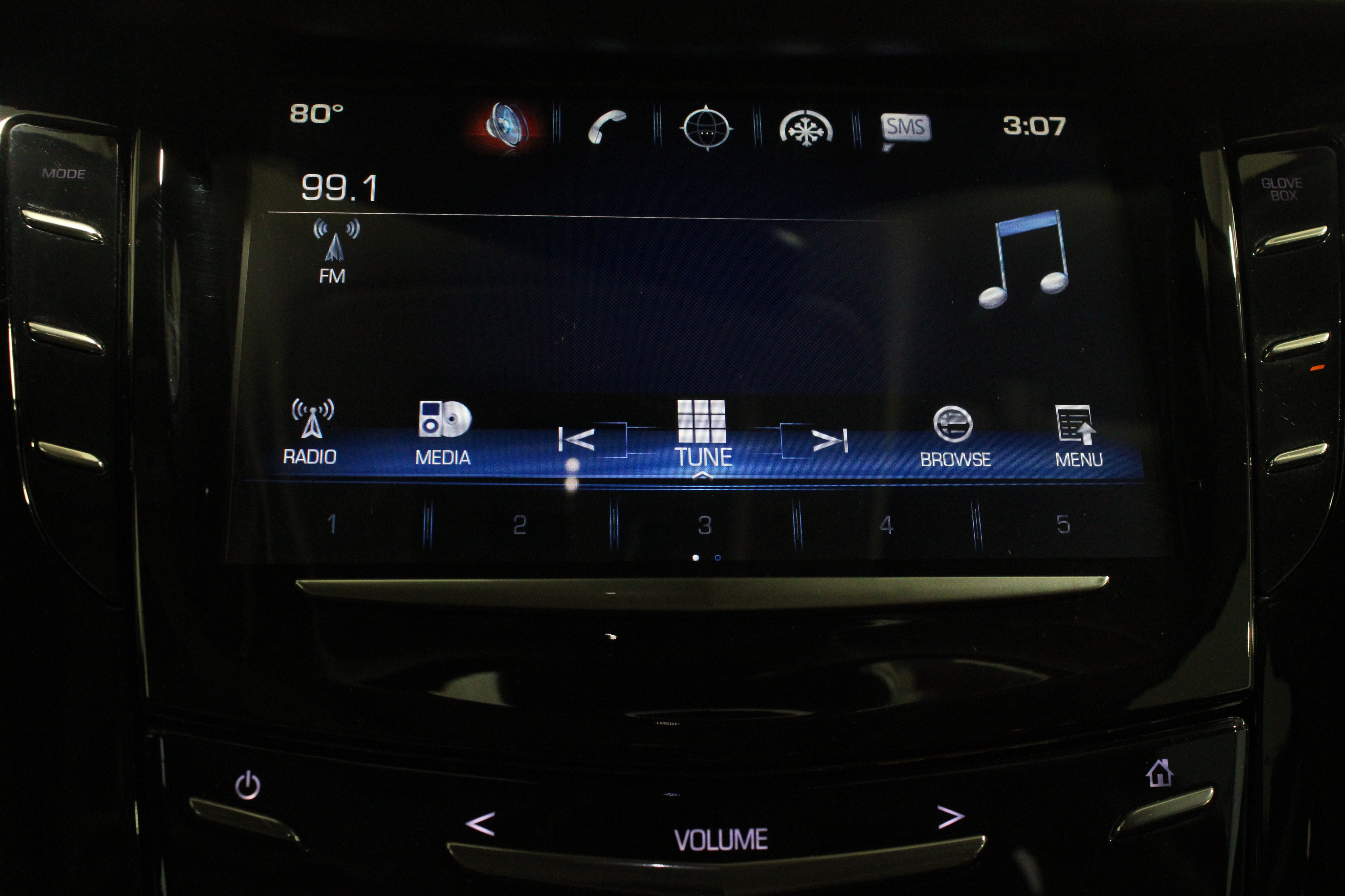 Used 2020 Crystal White Tricoat Cadillac Premium Luxury 4x4 image 16