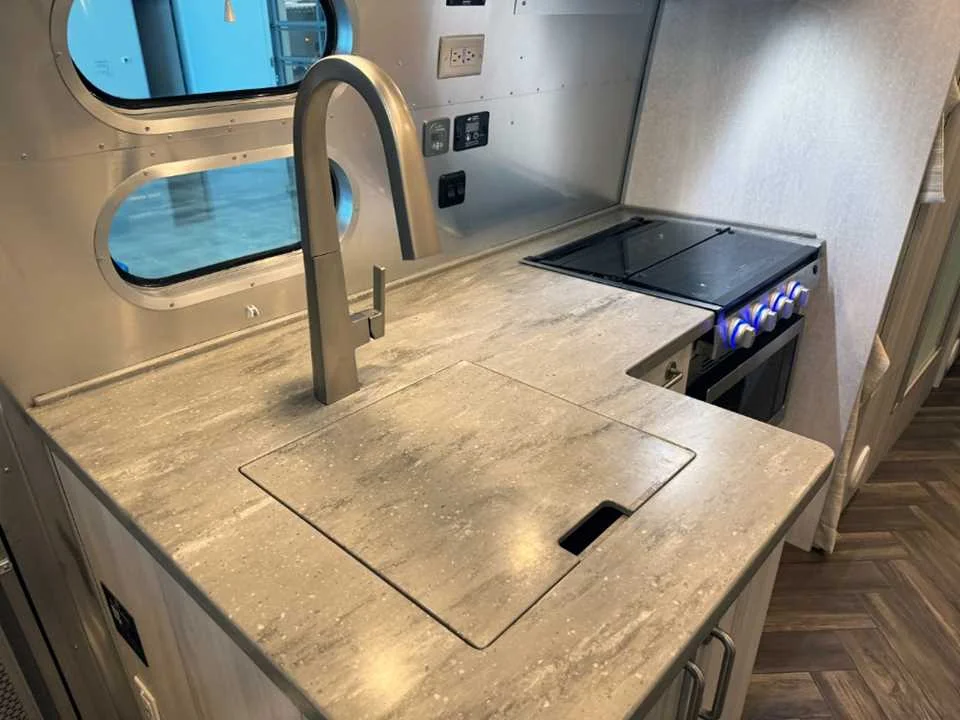 Used 2022 SILVER AIRSTREAM  image 17