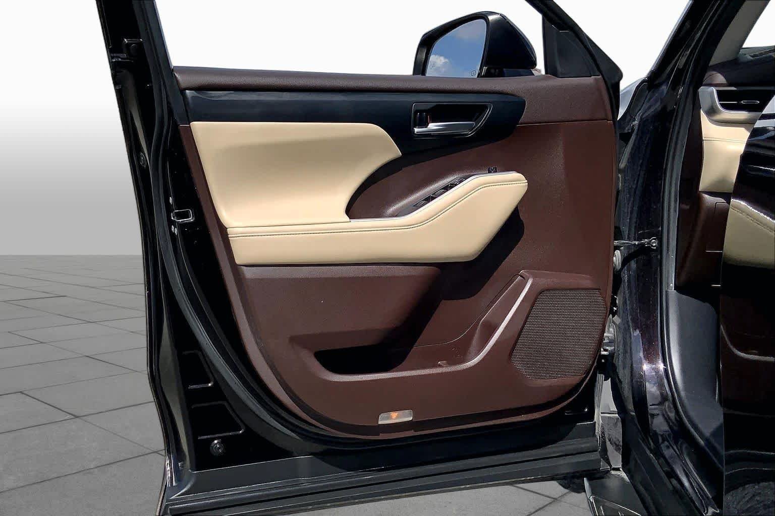 Used 2020 Opulent Amber Toyota XLE image 21