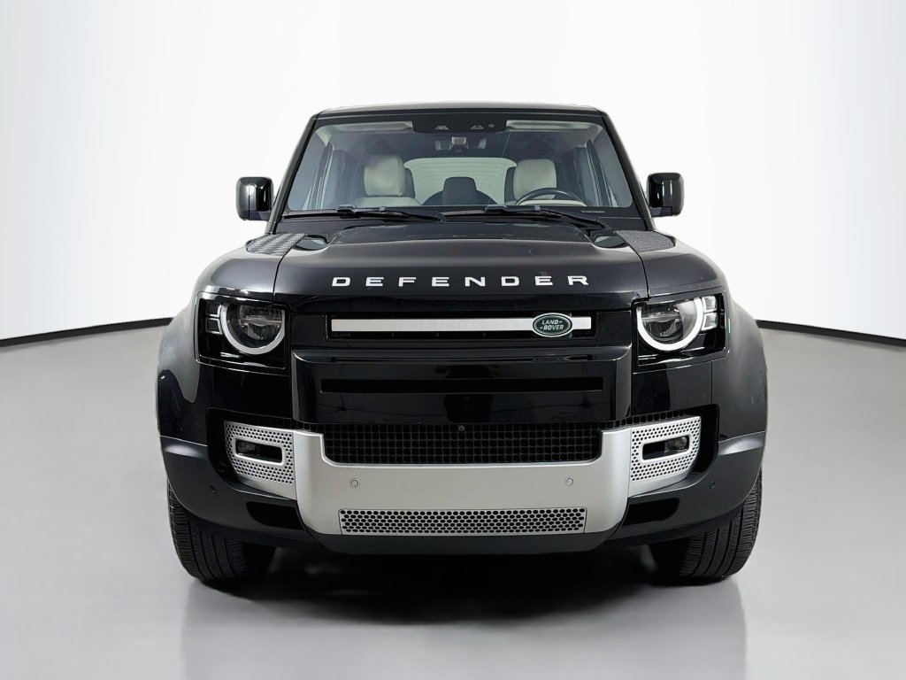 Used 2022 Black Land Rover S image 2