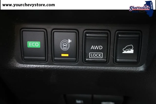 Used 2015 Black Nissan SL image 22