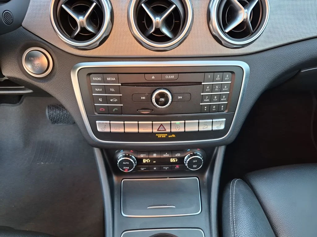 Used 2018 Black Mercedes-Benz GLA 250 image 23