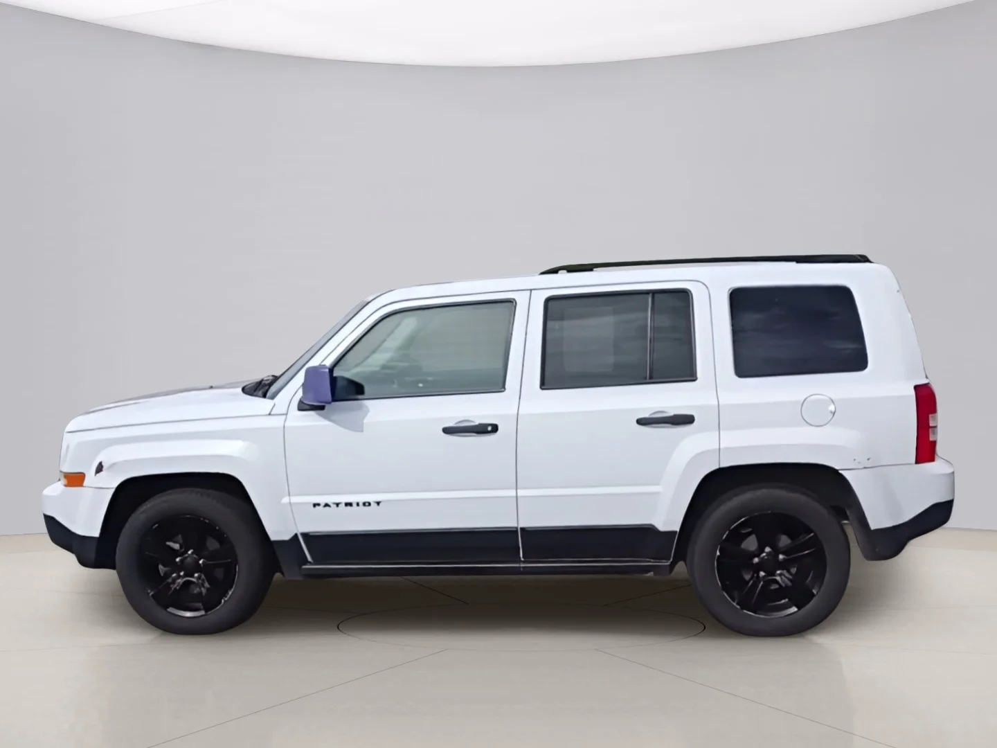 Used 2015 White Jeep SPORT image 2